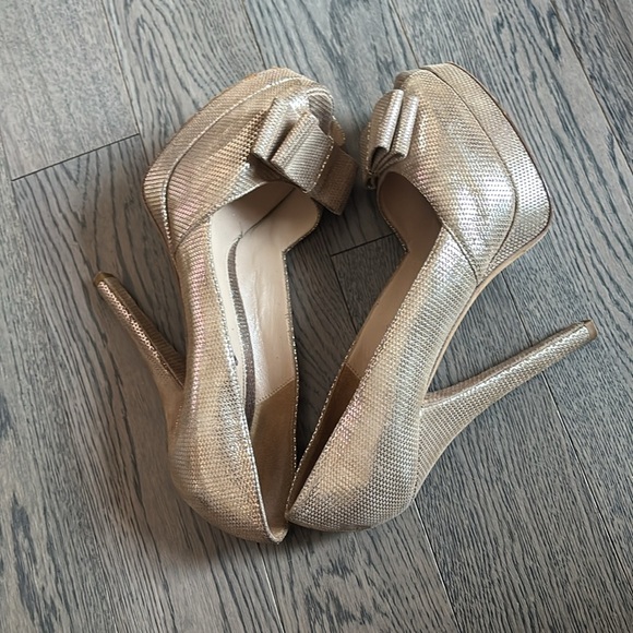 Fendi Deco Metallic Bow Platform Pumps - Picture 7 of 16
